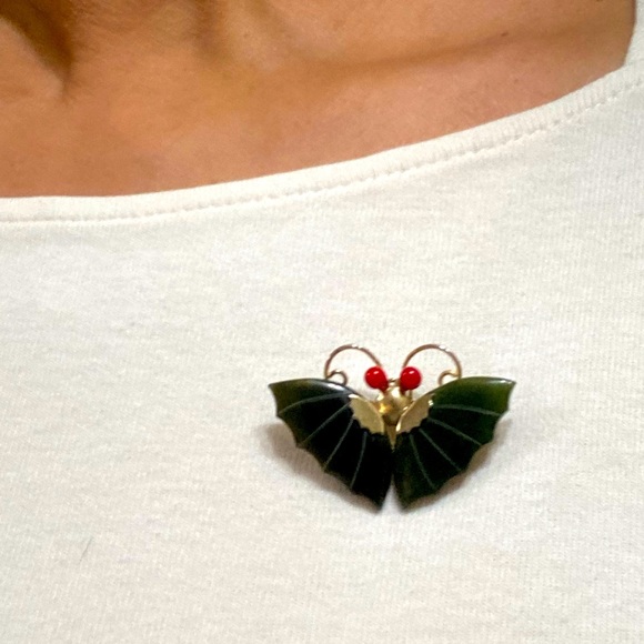 Vintage Jade Butterfly Pin/Pendant - Picture 6 of 6